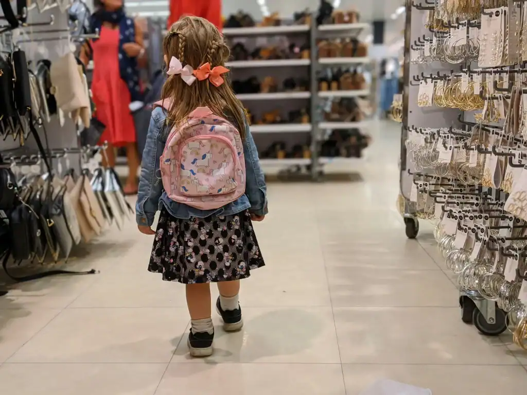 elite style hub, little girl, shopping